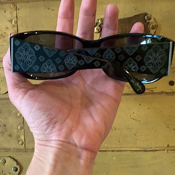 ? NWT VERA BRADLEY BRAND BLACK POLARIZED SUNGLASSES
